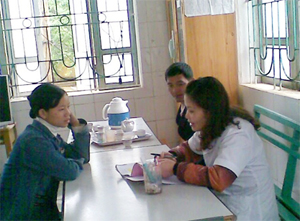 Phụ nữ xã Ngổ Luông (Tân Lạc) đăng ký  tham gia Chiến dịch SKSS/KHHGĐ đợt I.